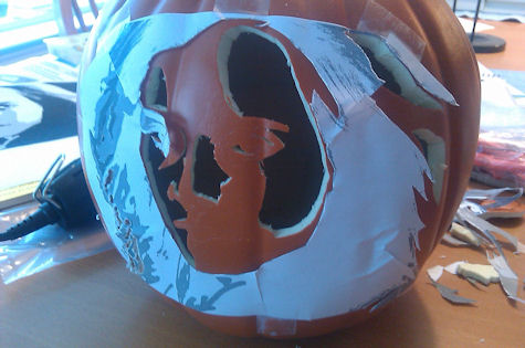 halloween2011-cutting2.jpg